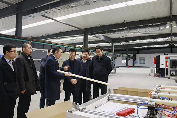 比亞迪股份有限公司副總裁劉煥明、株洲市高新區(qū)管委會副主任馬立恒、統(tǒng)戰(zhàn)部長周玉智等領(lǐng)導(dǎo)一行蒞臨我司 指導(dǎo)工作